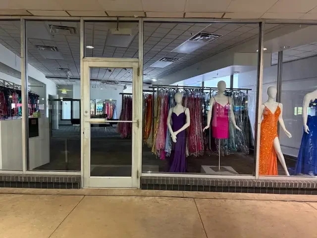 Lincoln Formal Dress Boutique Moves Image