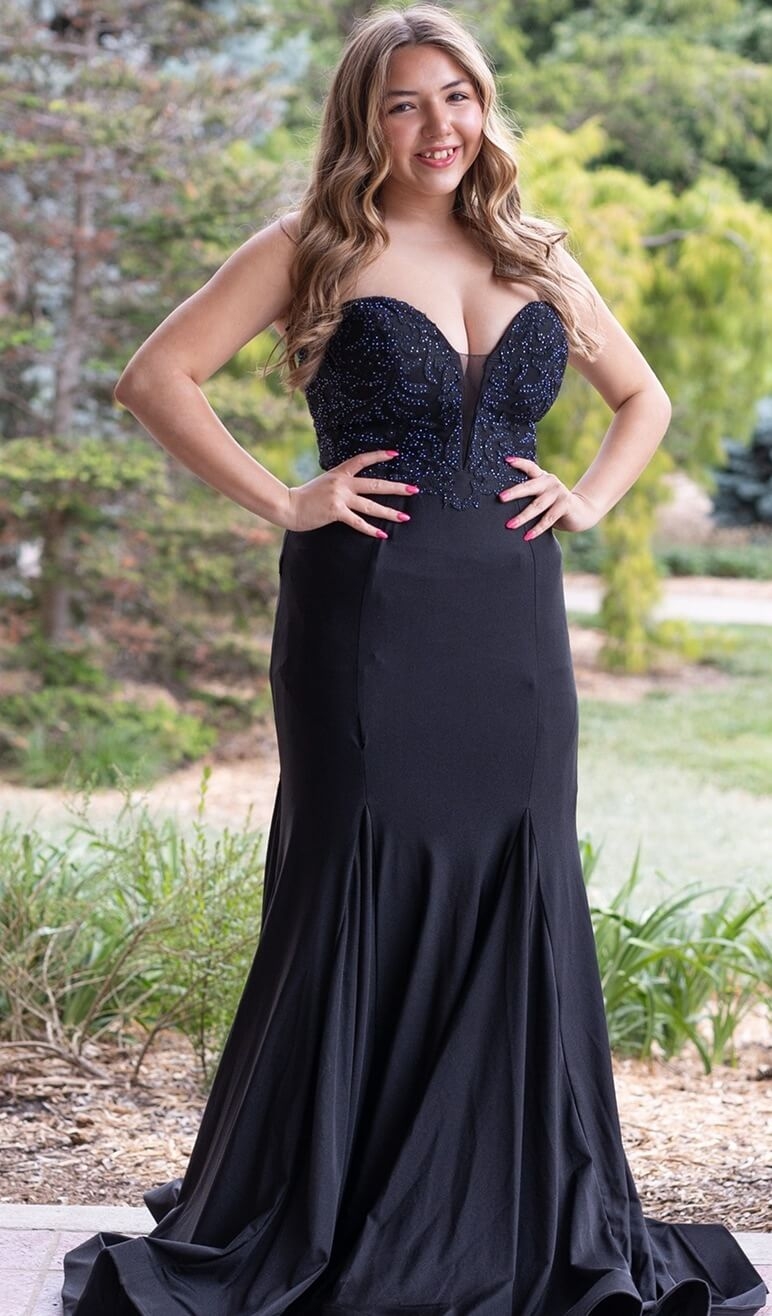 Сouple wearing a white gown and a black suit