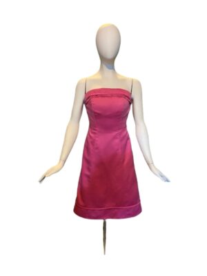 Strapless fuchsia dress on mannequin