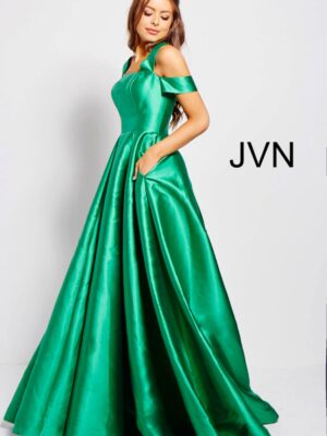 Striking emerald green gown